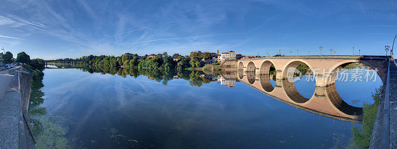 旧桥，vieux pont在Bergerac，法国